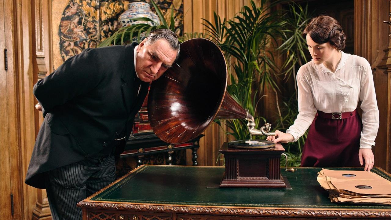Carson and Lady Mary examining a gramophone