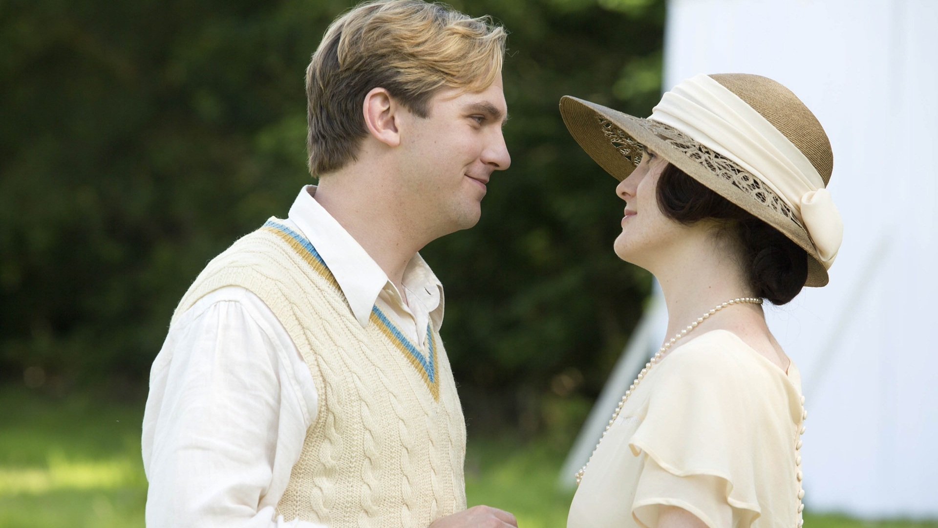Matthew and Mary in white and cream cricket clothes