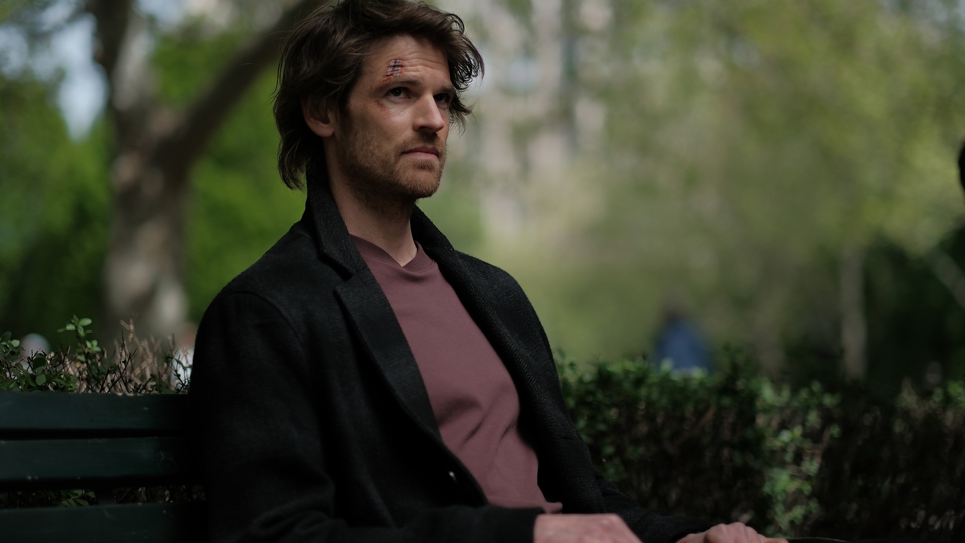 Maigret on a park bench