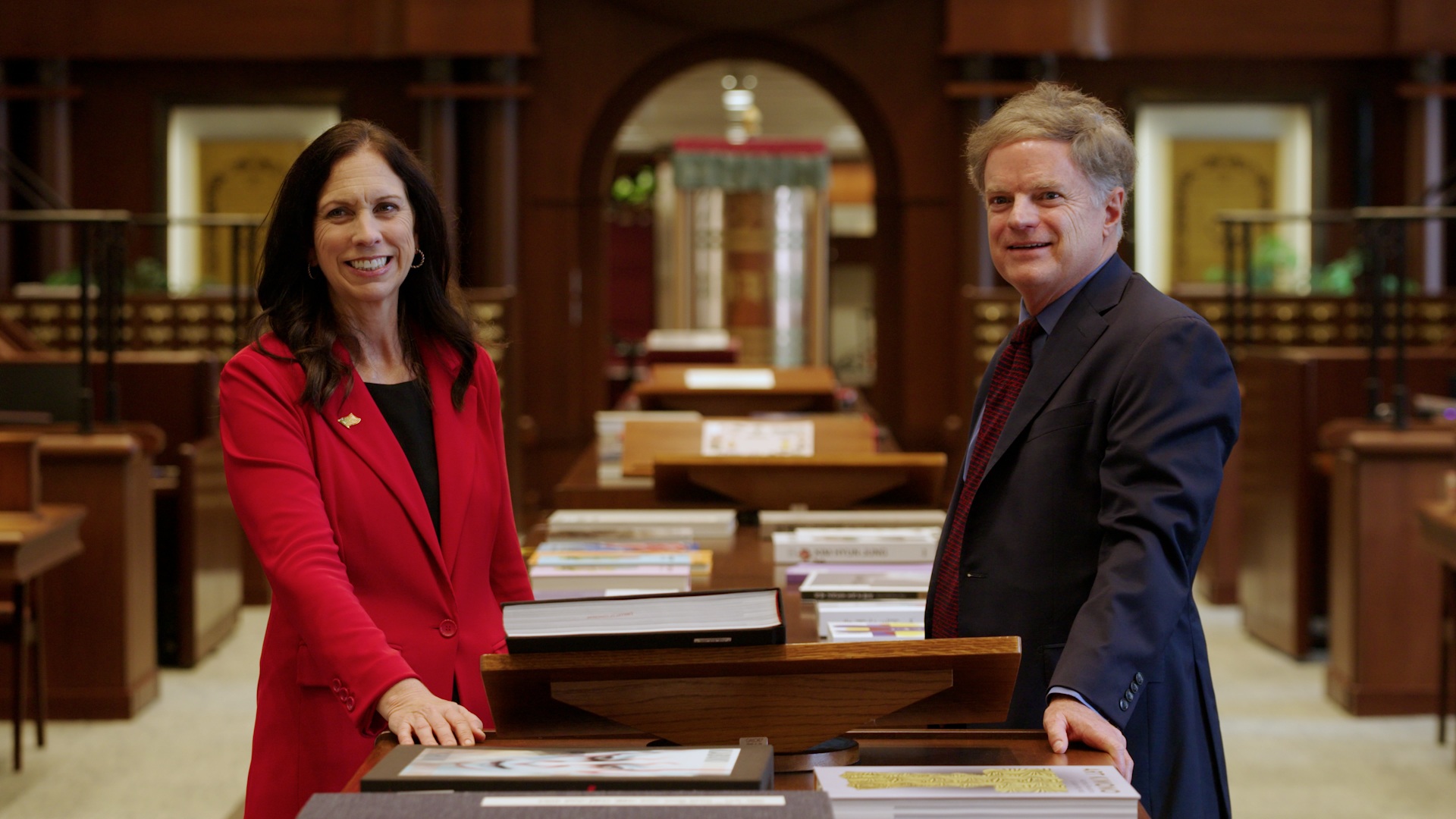 Colleen Shogan and John Bridgeland in a library